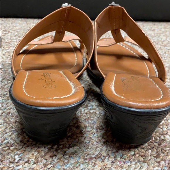 Epicsteps-Cute rhinestone brown flats. Size 9 - Picture 3 of 8